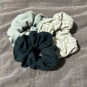 green ribbed scrunchies